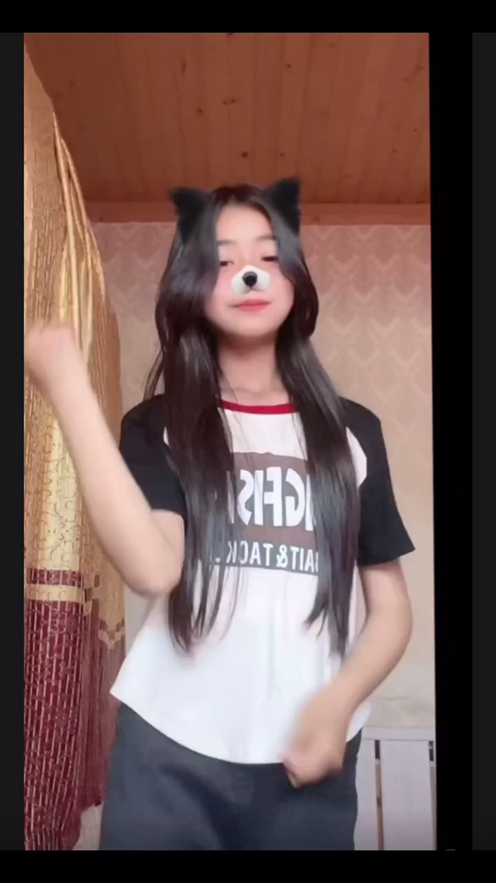 来啦 mf: 乖琴枝很好. #舞蹈 #丝滑连招 #苏依梦的专属话题