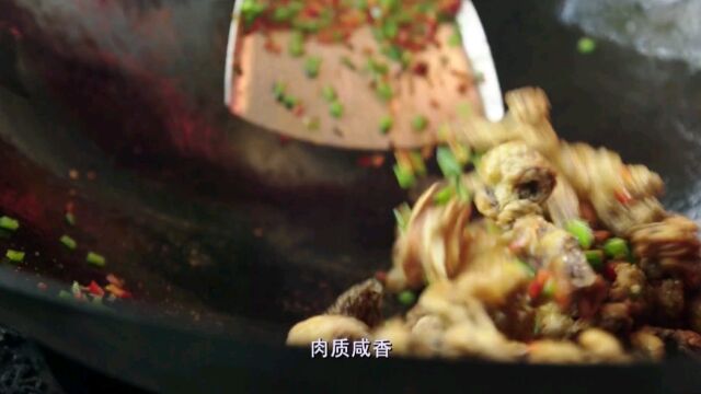 老广:蜜香稻草肉,五花肉炒上糖色,融合了稻草清香好吃不腻