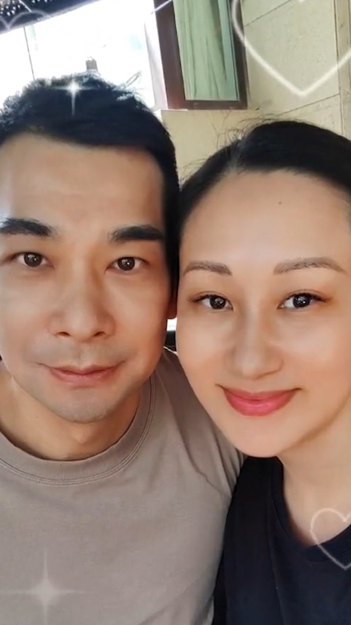 "又土又洋气"?赵文卓晒结婚17年纪念照,网友:这个视频应该是本人剪的