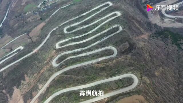 甘肃大山上的盘山公路,老司机通过都小心翼翼!