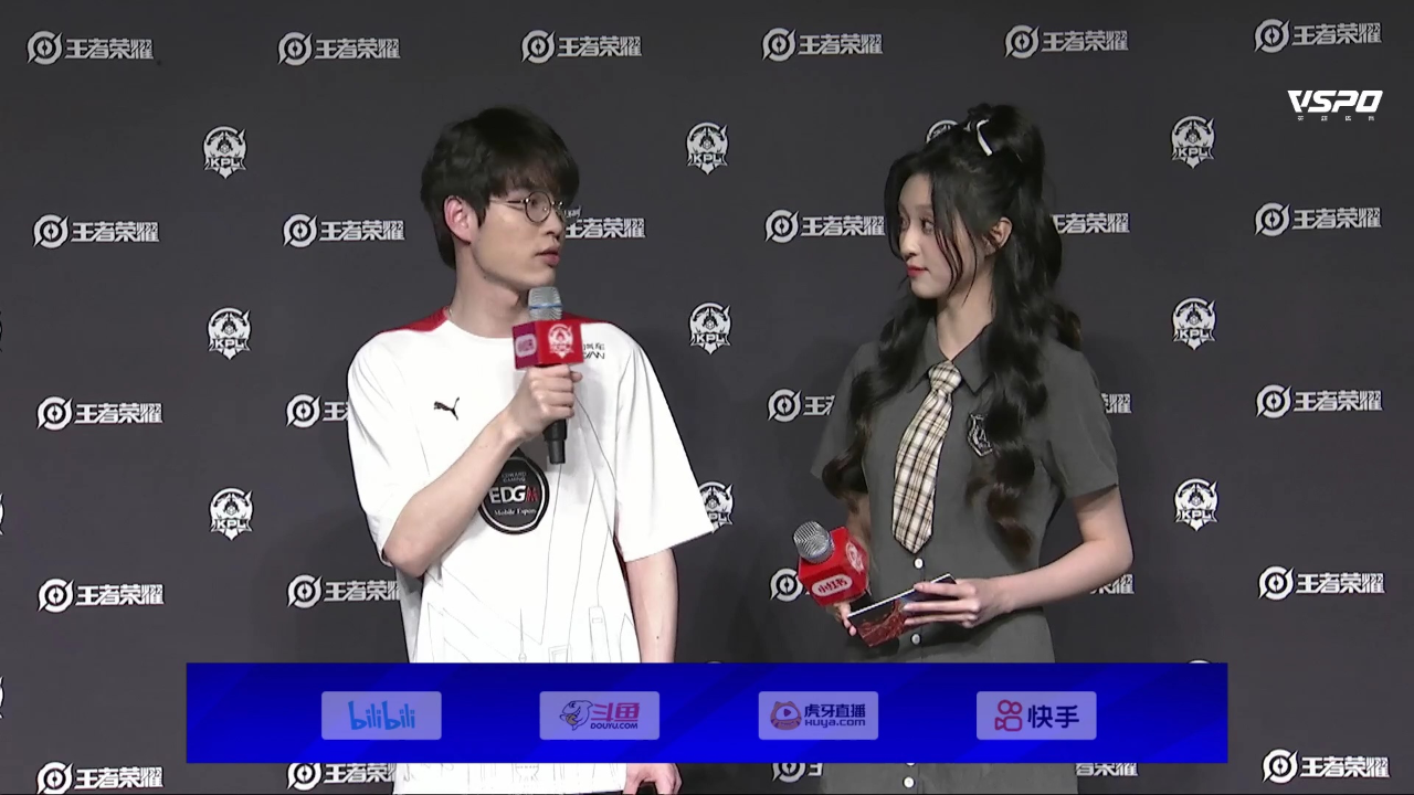 柠栀:一是版本的改动,二是教练的信任