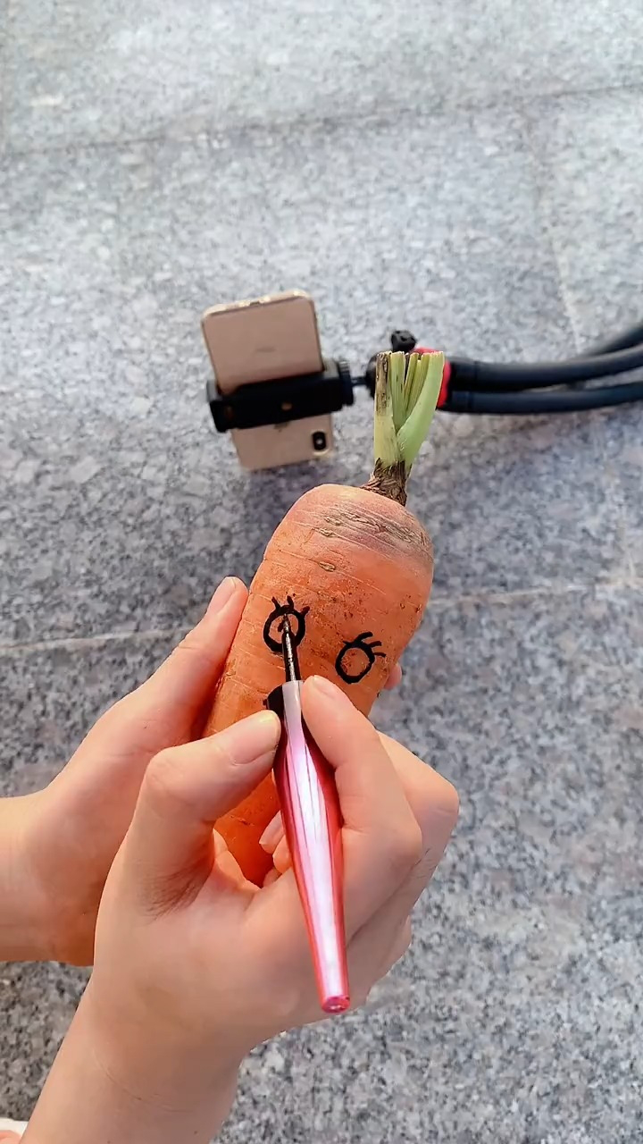 胡萝卜炒肉前,带着孩子拍个好玩的创意照片,给童年留下美好回忆!