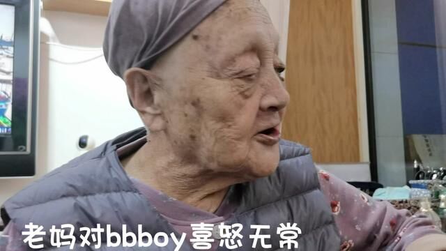 bbboy最近天天吐没消化的猫粮,问过医生,让喝“奥美拉唑”,心疼啊,明显见瘦