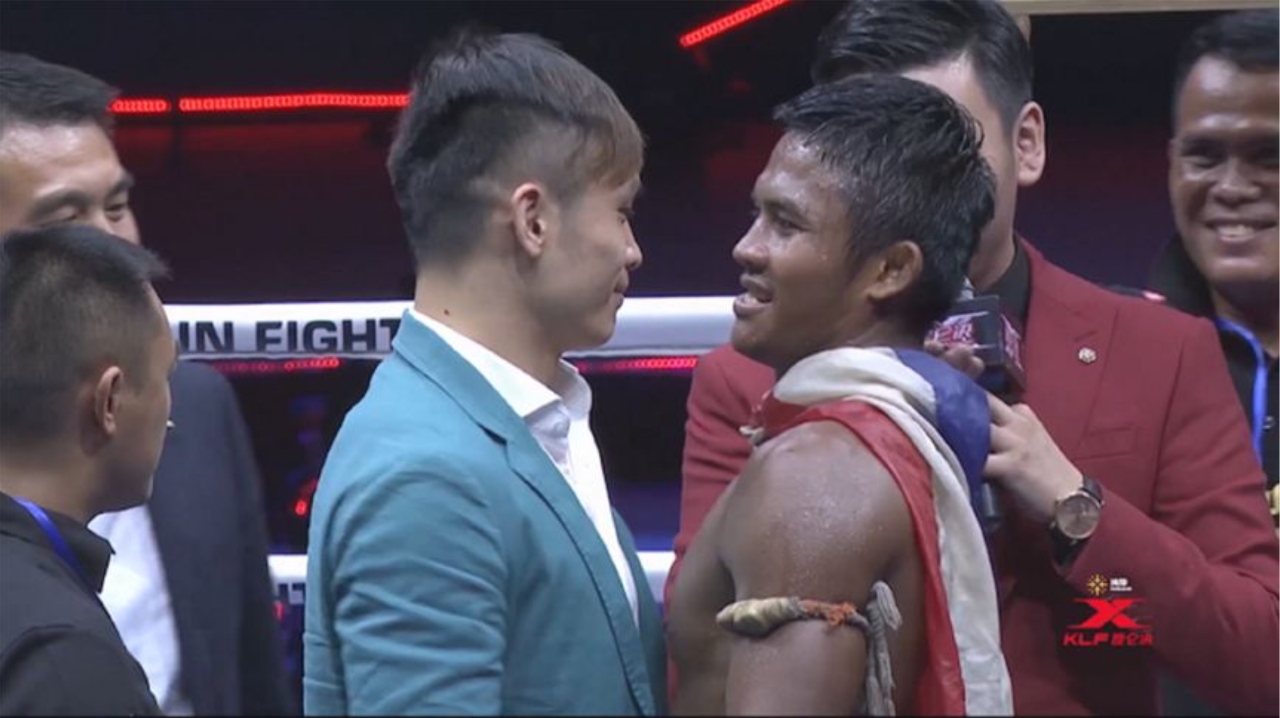 播求ko中国散打高手,场下奥运冠军不服,愤然上台挑战播求