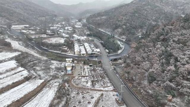 雪落里口山,风景美如画