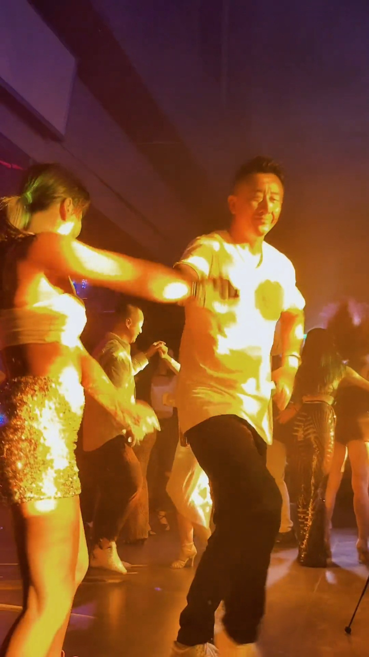 拉美舞蹈巴恰塔bachata,深圳vero老师调皮的表情赋予舞蹈的灵魂