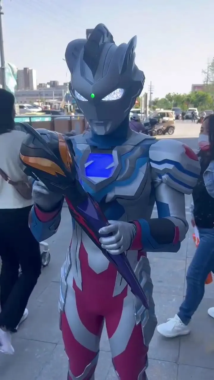 泽塔奥特曼这憨憨在干嘛呢?