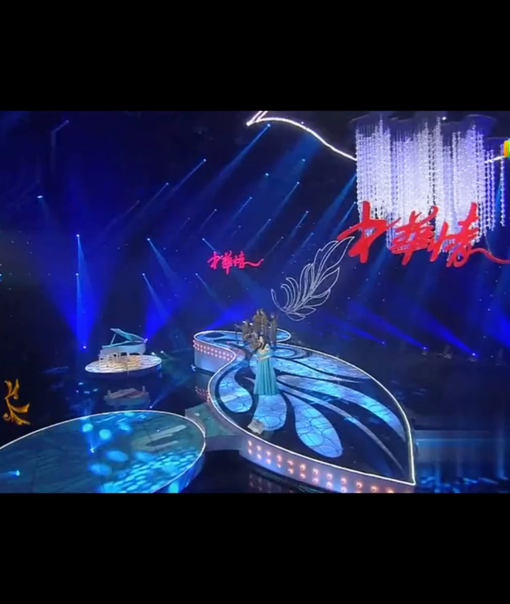 醉人的女中音!钟丽燕一首《落叶》,感叹那易逝的年华!