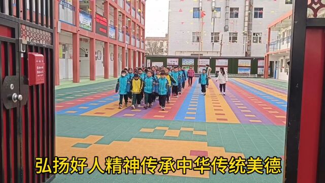 衡水市中心街小学四年级2班同学参观中心街社区新时代文明实践站衡水好人馆.以好人为榜样,用实际行动弘扬好人精神和传承中华传统美德.