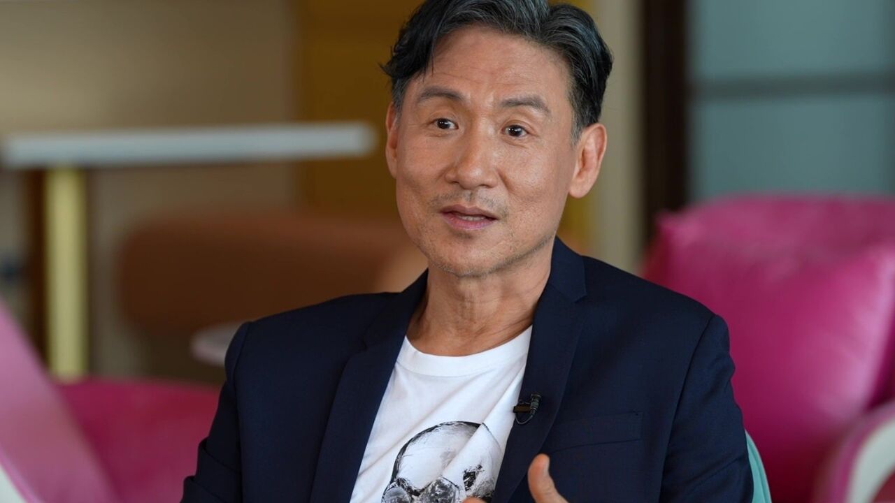 62岁张学友演唱会大秀一字马,与粉丝约定,70岁要继续唱