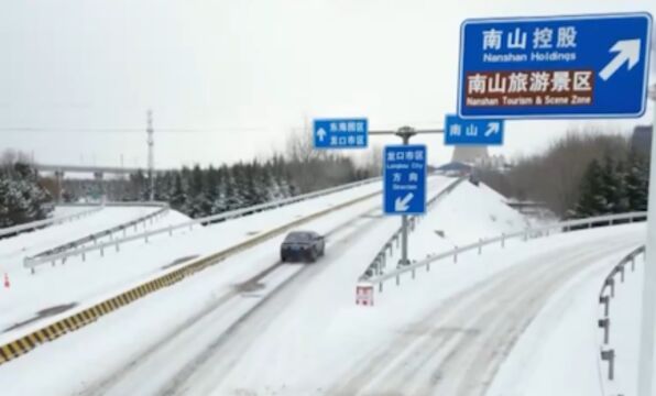 强冷天气持续,山东龙口,强降雪致高速公路封闭