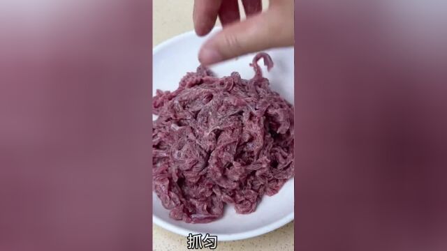 你们要的下饭菜子姜牛肉丝来了,三碗米饭都不够