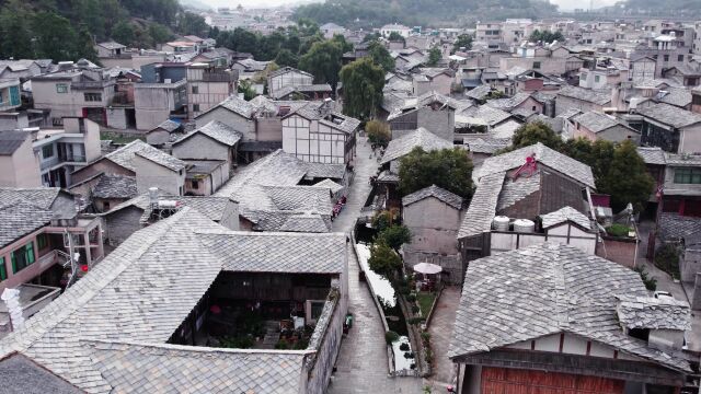 明洪武二十三年(1390年),属平坝卫,称饭笼驿,又称饭笼铺;1992年,改天龙镇