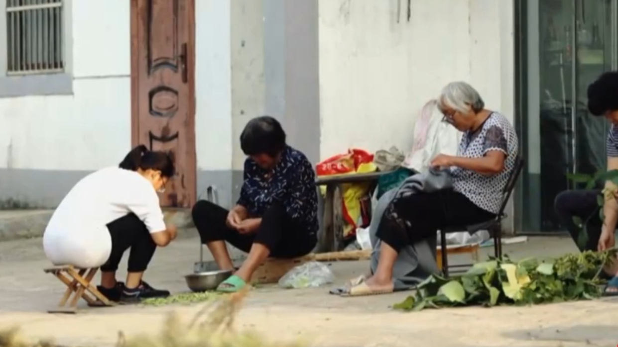 在重岗山当地,流传着仙人为穷人送碗碟的古老传说,事实究竟如何呢?
