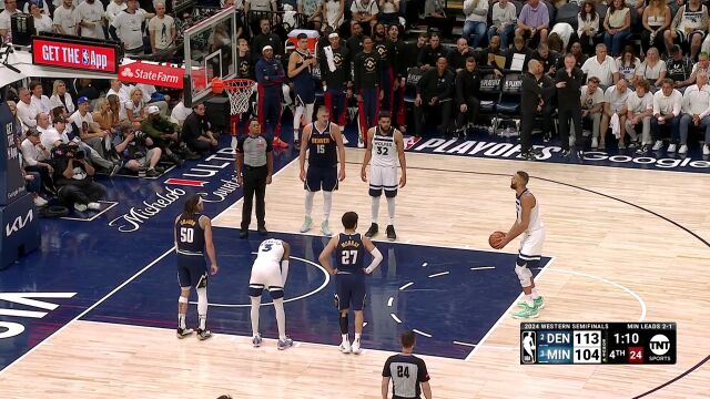 最后时刻王牌对决！约基奇1v3上篮杀死比赛