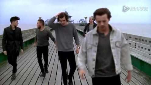 单向乐队One Direction新单《You & I》MV首播 海边深情演唱