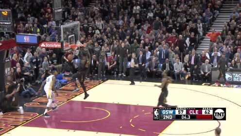 《NBA骑士》【扣篮】这爆发力没谁了 韦德灵蛇出洞抢断连线格林