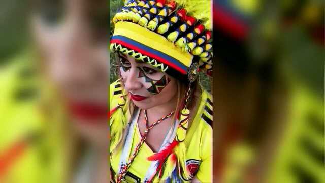 世界杯是个感受异域风情的好机会 哥伦比亚美女身穿传统服饰支持国家