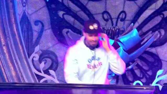 电音巨人Afrojack燃炸开场!简直是要抖断腿的节奏