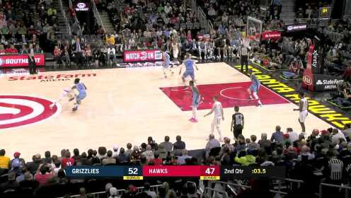 《NBA全场集锦》脚步轻点犀利突破 特雷杨灵巧抛投压哨打进