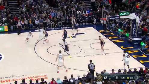 《NBA全场回放》【原声回放】掘金vs爵士第3节 米切尔强硬突破抛投命中