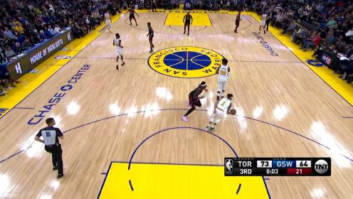 《NBA全场回放》【原声回放】猛龙vs勇士第3节 鲍威尔鬼手抢断滑翔上篮打成2+1