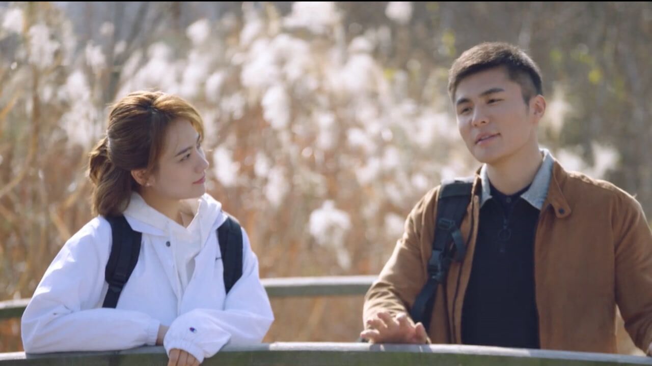 《你是我的城池营垒》第22集03:束文波和阮青夏郊外玩耍,阮青夏要他