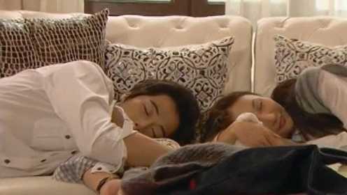 《初恋》第十五集03：爱莲在震宇家睡着，震宇开玩笑说他们算同床共枕