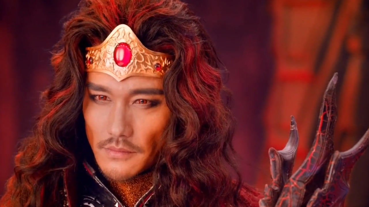 《幻城》第52集02:艳炟不忍欺骗樱空释而反抗火燚,火燚竟要连自己女儿