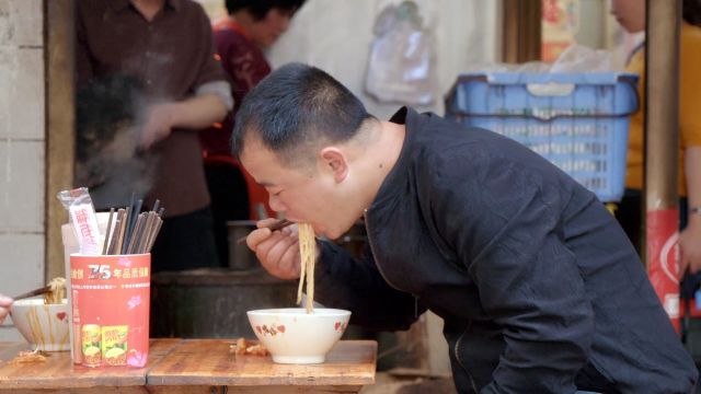 第21集 湖南郴州 《鱼粉》 :栖凤渡鱼粉,好吃到汤都不剩!视频素材