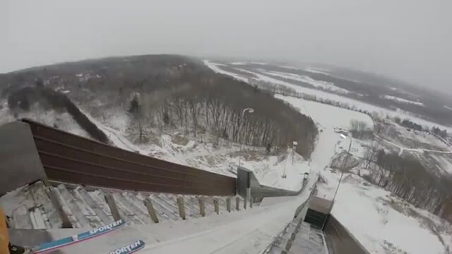 恐高症慎入!第一视角感受高台滑雪魅力 你想尝试吗