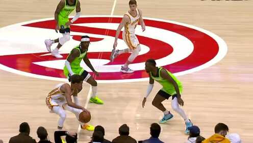 《NBA全场集锦》末了玩儿花活！杨少侠人缝中穿裆诺威尔冲击上篮