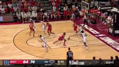 《NBA全场集锦》数数一共颠了几下 亨利抢断杰克逊上篮得手