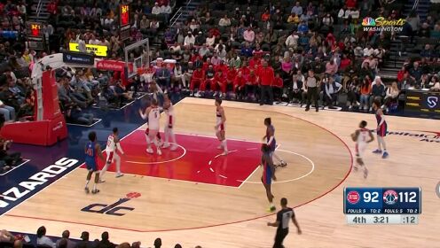 《NBA全场集锦》比赛胜利我带走了！库兹马连续冲击篮下取分锁定胜局