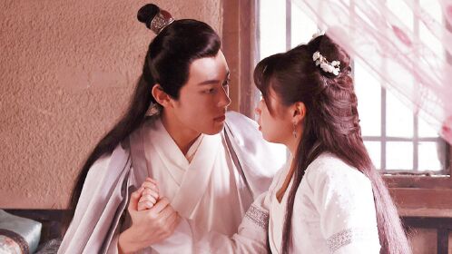 美色误人!吃货小皇后看皇上入了迷