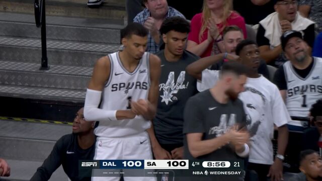 又见不讲理打法 约翰逊横冲直撞杀出一条血路直杀篮下