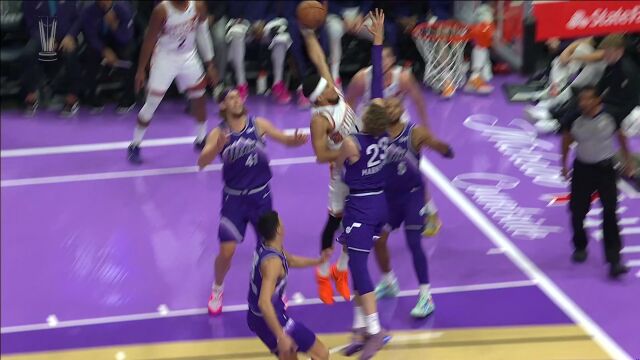 攻防一体的爵士队有多可怕？马尔卡宁遮天大帽布克 塞克斯顿霍顿-塔克连得4分