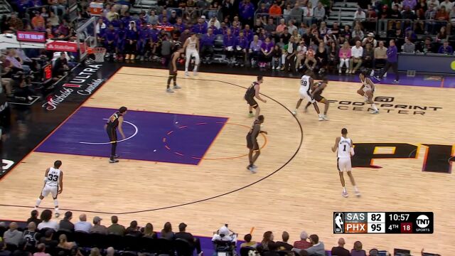 文班亚马外线三分稳稳命中 再站帽阿伦诠释攻防一体