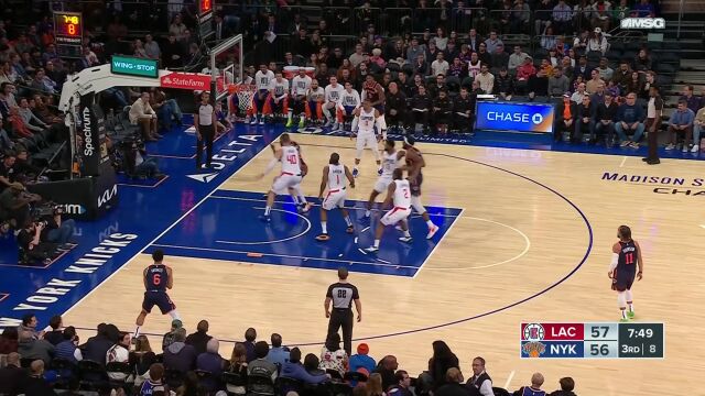 流畅进攻行云流水 哈登连线莱昂纳德反击上篮打进