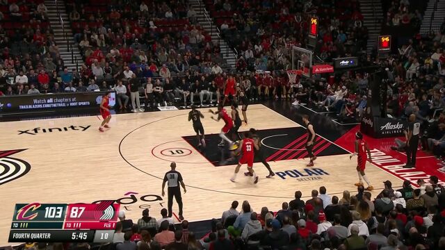 展现绝对球星实力！米切尔接勒维尔妙传直捣黄龙双手暴扣