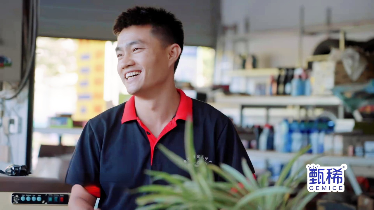 哈哈哈哈哈 第4季丨社交小能手老舅上线!在线关心老乡生活情况