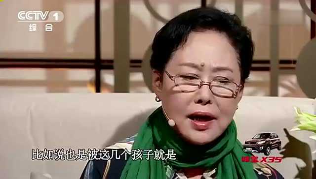 朗读者斯琴高娃朗读写给母亲让人潸然泪下