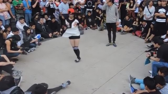 鬼步舞现场斗舞,妹子技术服装到位我给满分