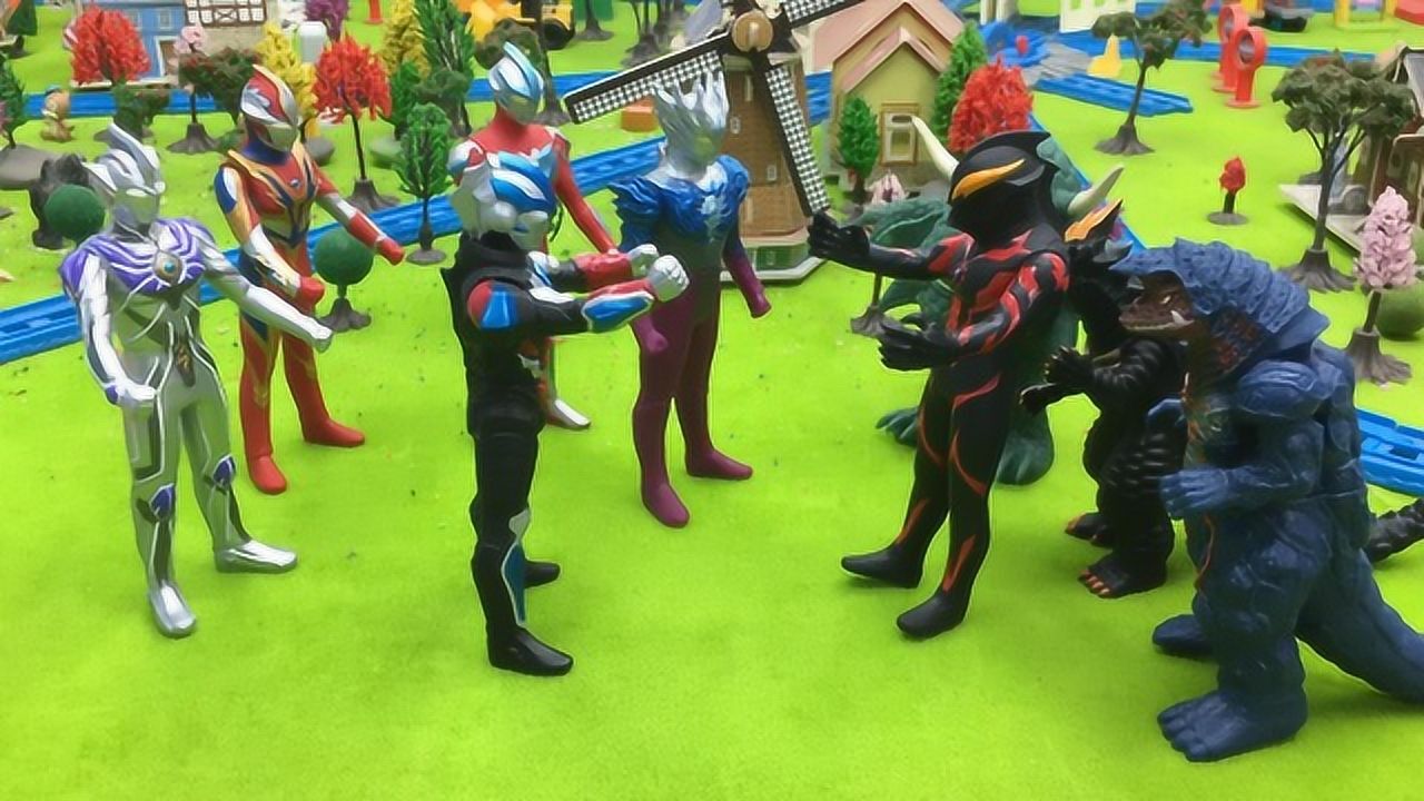 《玩具》哆啦盒子玩具乐园 银河赛罗奥特曼大战贝利亚奥特曼打怪兽