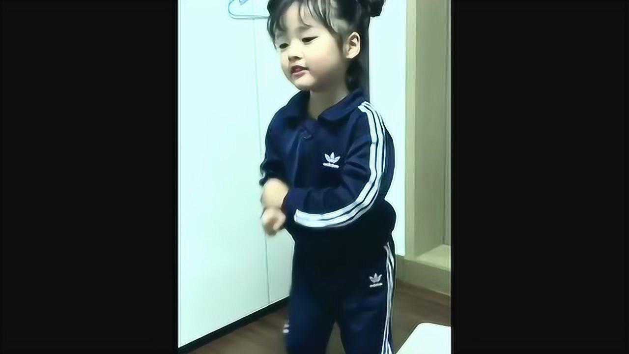 权律二实力模仿艺人跳舞 太可爱了