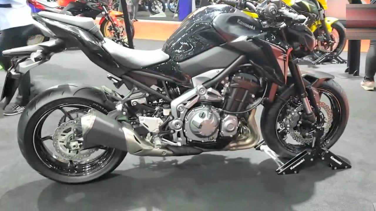 展台上看到最新款的川崎z900,实在太喜欢了_腾讯视频