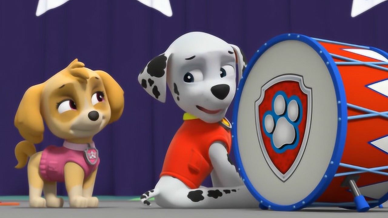 狗狗巡逻队毛毛胆小不敢上台演出汪汪队立大功