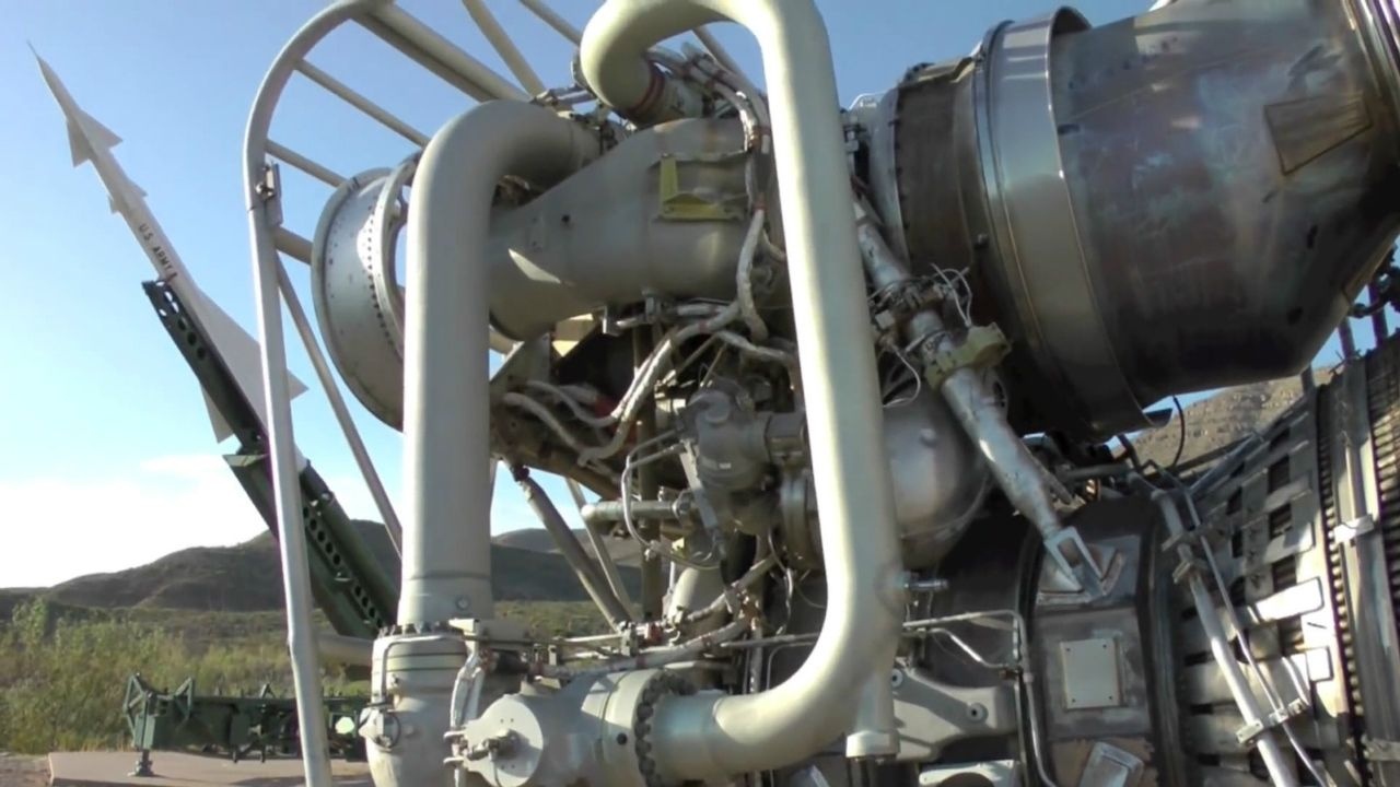 实拍土星5号火箭主发动机,就这一点小东西,就能有几百吨推力!