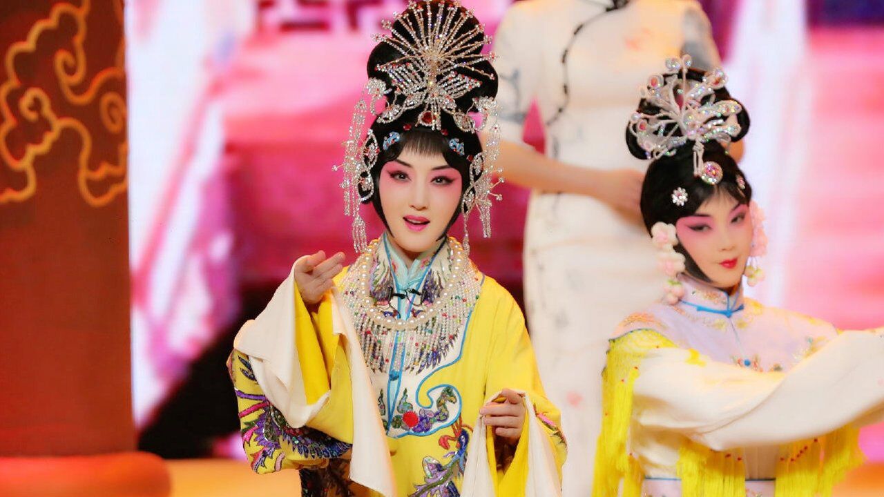 杨钰莹变身最美杨玉环学唱梅派京剧《太真外传》,公演获一致好评