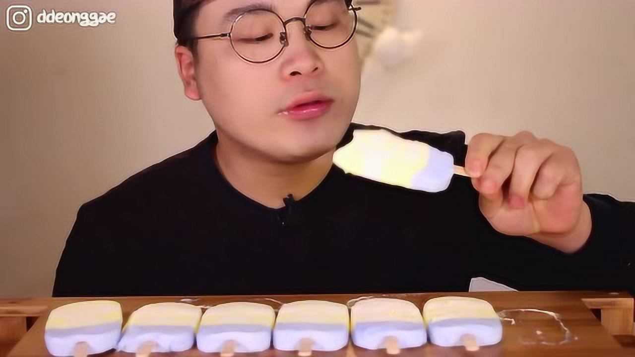 韩国吃播:大胃王胖小哥今天吃美味可爱的小黄人冰淇淋啦